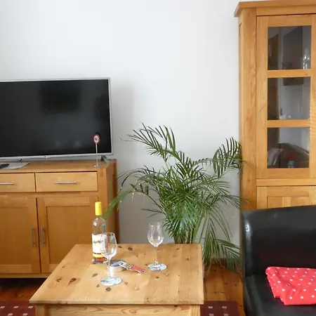 Appartement In Berlin-gruenau, Wasser- Und Waldnaehe, Gute Verkehrsanbindung